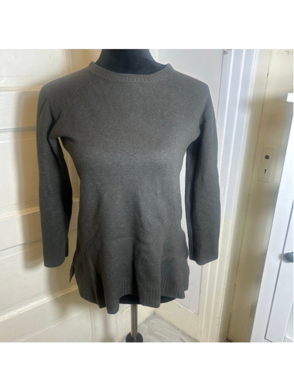 BASE Milano Italian Cashmere Wool Crewneck Pullover Sweater Quiet Luxury Fall 10